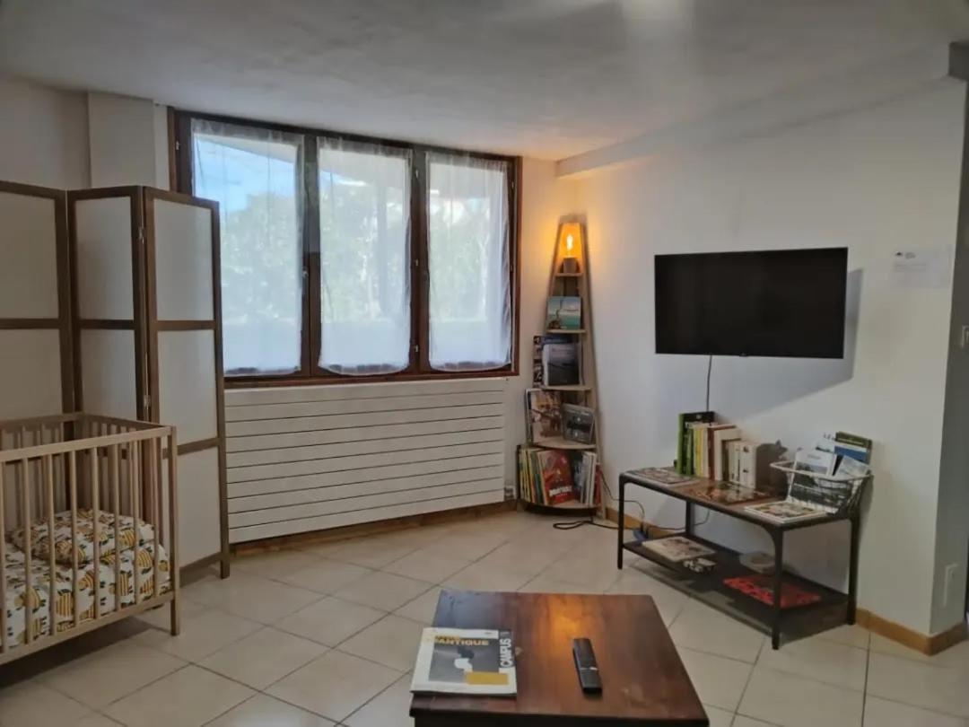 Le Nid Du Chat Noir - Maison Alveole Bed And Books Sciez Exterior foto